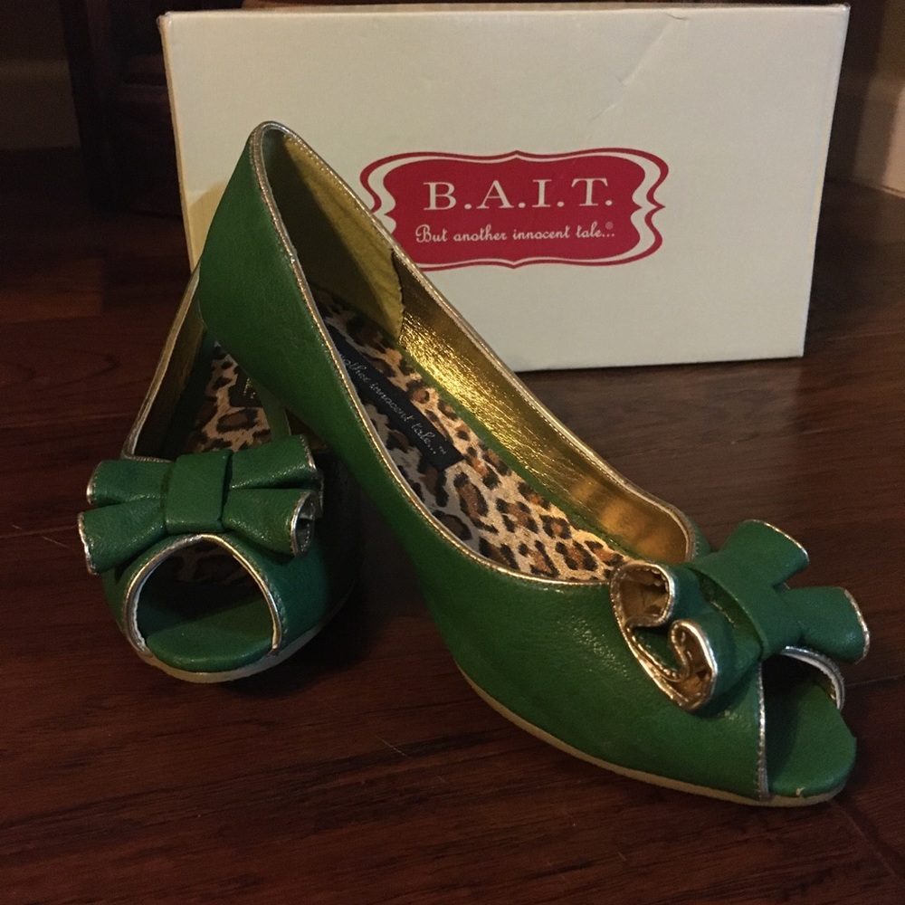 But another innocent tale green and gold pump.